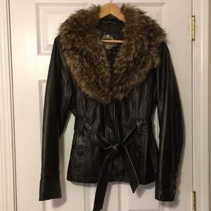 Faux leather waste coat with removable faux fur collar
Size XL Big Chill Vintage